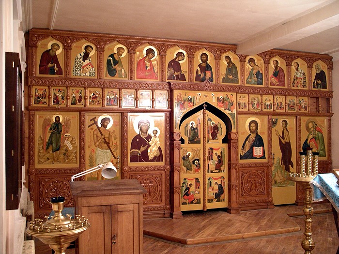 Иконостас храма при Курской Духовной Семинарии