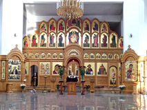 Иконостас Софийского собора Иверско-Серафимовского женского монастыря города Алма-Аты, Казахстан.