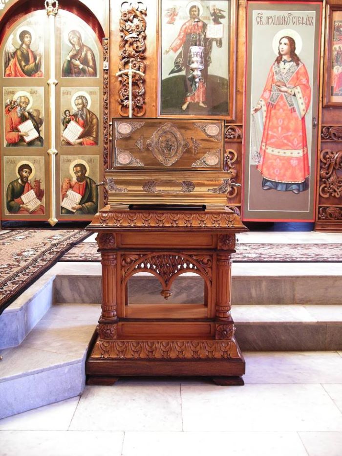 Оформление интерьера в храме Высоцкого монастыря, г.Серпухов, Московская обл