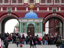 Оформление интерьера Иверской часовни у Воскресенских ворот на Красной площади в Москве