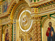Иконостас в храме Серафима Саровского, г. Курчатов.