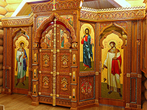 Иконостас и придел в храме в честь Спиридона Тримифунтского, пос. Луховка, Саранск.