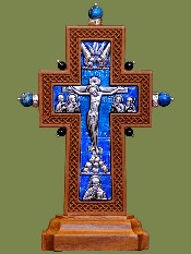 Крест на подставке малый с украшением, натуральные камни; вставка - гальваника, серебрение (груша, яблоня) с эмалью. Артикул 17128-1.